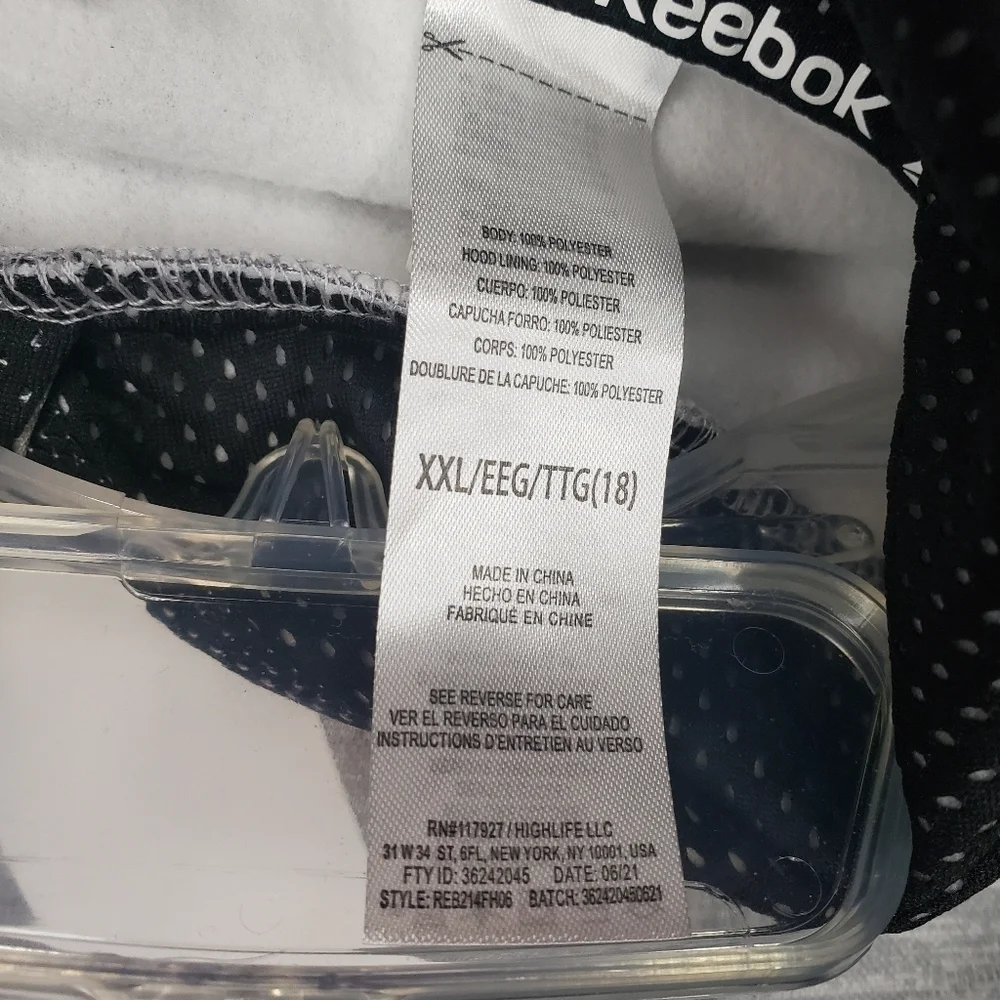 𝅺REEBOK hoodie for boys XXL silver or grey colored hoodie.
